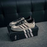 核心私 adidas Samba Og 桑巴舞街头系列德训运动板鞋 采用固色翻毛皮组合牛剖革鞋面材质 外置正确3层组合围条加厚烟胶橡胶大底 货号 Dm1234-