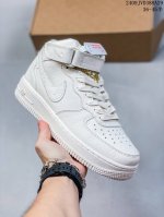 公司级耐克nike Air Force 7 空军一号低帮百搭休闲运动板鞋。柔软、弹性十足的缓震性能和出色的中底设计，横跨复古与现代的外型结合，造就出风靡全球三十