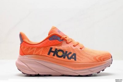 公司级小红书推荐hoka M Challenger Atr 7全新配色 这个品牌来自于新西兰的毛利语，Hoka表示大地，One One表示飞越，连起来就是飞越地