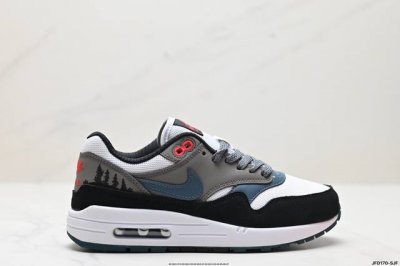 公司级nike Air Max 1 Air Max 气垫 全新配色 鞋身材质均选择皮革、织物、麂皮多种材质覆盖，保证质感的前提下，层次感也相当不错。细节方面，除
