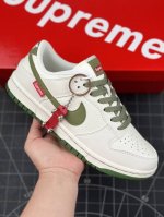核心私 Supreme X Nk Dunk Low 联名款-米绿色 Sb低帮休闲板鞋 #海外官方同步发售美国街头滑板鞋潮牌，红底白色的独特logo使suprem