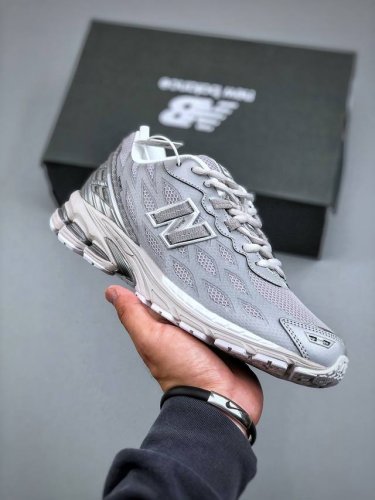 new Balance U1906系列复古单品宝藏老爹鞋款 复古元素叠加 质感超级棒 楦版型材料细节做工精细 作为Nb最经典的档案鞋型之一 与2002一样，19