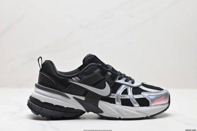 真标耐克Nike Wmns V2K Runtekk Low”White Grey Pink”复古潮系列未来复古老爹风百搭休闲运动慢跑鞋 货号:FD0736-00