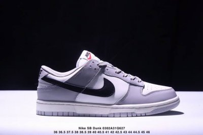 耐克Nike Sb Dunk Low Sb限定扣篮系列复古低帮休闲运动滑板板鞋。采用脚感柔软舒适Zoomair气垫，有效吸 收滑板等极限运动在落地时带来的冲击力