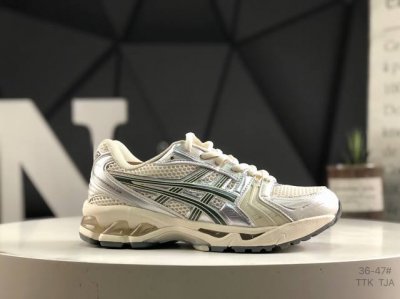 170 亚瑟士Asics Gel - Kayano 14 系列轻量缓震休闲运动跑步鞋 货号：1201A019-200 采用环保太空合成革配合透气网眼布鞋面材质