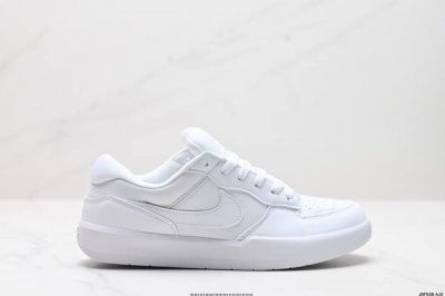 真标耐克Nike SB Force 58低帮休闲板鞋 是一款将前沿创新带入街头的单品，它具有硫化杯底，具有出色的耐用性和灵活性。使用帆布和绒面革，在饰面上放置通