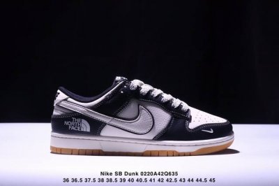 海外爆款限量发售！公司级 Nike Sb Dunk Low“斯图西联名 猪八红勾” 周年高端定制 低帮休闲板鞋 定制鞋盒 大厂纯原品质出货 超高清洁度 皮料切割