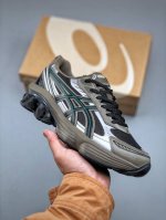Asics 亚瑟士Gel-Kinetic Fluent 透气网眼鞋面配合部分合成革材质 采用全新Ahar+橡胶材质,更加耐磨日本专业跑鞋品牌 Asics 亚瑟士