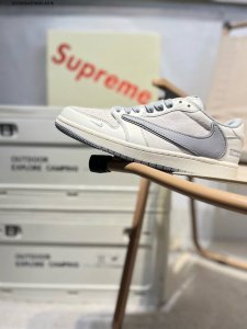 公司级头层皮Supreme X 乔丹Air Jordan 1 Low Aj1低帮系列篮球鞋 官方同步配色 原装级产物 #拒绝公底 立体鞋型 细节完美 高清洁度X