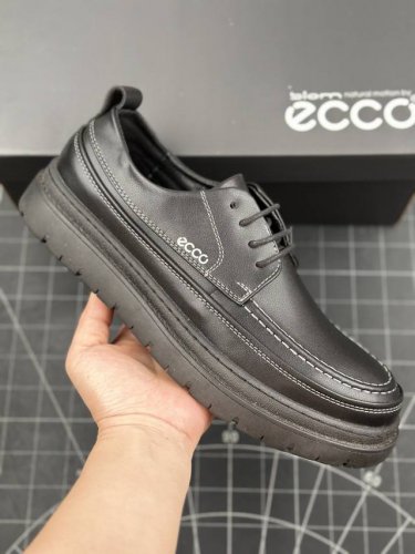 核心私 Ecco爱步潮流男鞋2024秋季秋冬款街头 潮搭休闲鞋 男款百搭板鞋 街头系列新品 工艺牛皮鞋面 挺阔有型纹理清晰 柔韧耐穿 功能性鞋扣让系带更加贴合脚