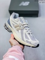New Balance M 6系列 复古单品宝藏老爹鞋款复古元素叠加 质感超级棒 楦版型材料细节做工精细 作为nb最经典的档案鞋型之一 与2002一样， 6有着