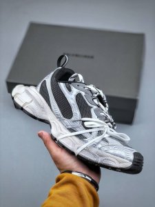 Balenciaga 3Xl Sneakers 3+系列低帮复古阔型底姥爹风潮流百搭休闲慢跑鞋 货号：734734 W3Xgm 1190 尺码：35 36 37