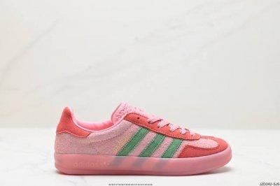 公司级adidas Originals Gazelle Indoor 三叶草休闲防滑耐磨低帮板鞋 鞋头出色设计 塑就出众贴合感 稳固的后跟贴合足部曲线设计 软弹