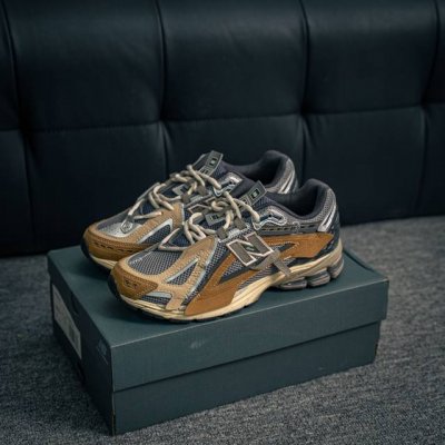 核心私 New Balance 1906系列 休闲鞋 #采用轻质牛剖革拼接透气网眼衬垫织物鞋面材质 T-Beam大底提供足步弓支撑，保持步态稳定 后跟搭载外露缓