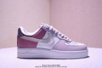 真标耐克Nike Air Force 1’07 Lx空军一号低帮百搭休闲运动板鞋。柔软、弹性十足的缓震性能和出色的中底设计，横跨复古与现代的外型结合，造就出风靡