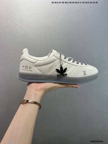 公司级 Ad Original Samba Og 复古经典轻便板鞋 口碑大厂出品 正确烫金高频细节 原装纳米超迁皮料 独家私模橡胶大底 原盒原配 这款桑巴鞋展示
