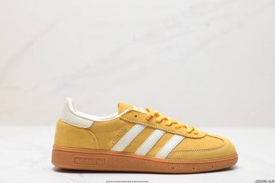 公司级adidas Handball Spezial 阿迪达斯经典款 复古休闲板鞋 全鞋采用反毛皮制作 牛筋耐磨大底 承载青春情怀的板鞋 经典三条杠装饰鞋侧 品