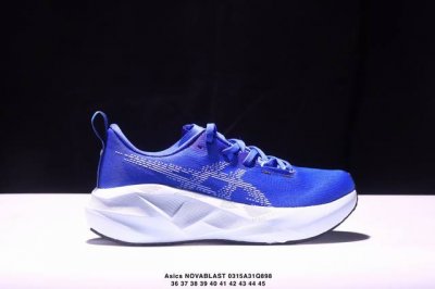 170 公司级Asics Novablast 5 Le轻量跑鞋 低帮轻量透气缓震休闲运动跑步鞋 Novablast 5 鞋款秉承 Asics 设计理念（尊重日本