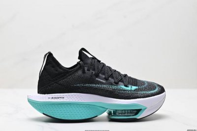 公司级新品发布 Nike Air Zoom Alphafly Next%整体采用前作的设计语言，并且对后者的细节进行升级，马拉松和长距离路跑的性能极限设计而生。