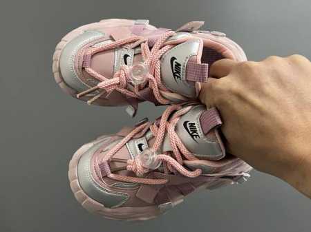 耐克新款鞋带扣儿童老爹鞋 SIZE：26-37码 经典老爹款式 鞋带扣设计，穿脱超方便 EVA超轻防滑耐磨大底 优质皮料拼接，质感超赞 - 点击图像关闭