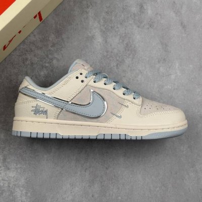 本地 核心私 Nk Sb Dunk Low 斯图西联名-双勾冰晶蓝 周年高端定制 低帮休闲板鞋 #定制鞋盒 大厂纯原品质出货 超高清洁度 皮料切割干净无任何毛边