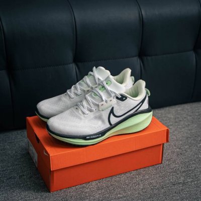 核心私 Nike Air Zoom Vomero 17 登月17 夏季新款缓震休闲跑鞋 内置全新缓震Zoom气垫 官方夏季主推款式 货号：Hf4999 100