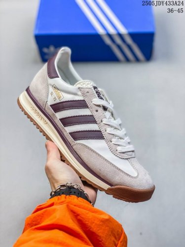 adidas 阿迪达斯 德训系列 男女鞋 采用翻毛皮组合牛津布鞋面材质 内嵌环保海玻璃鞋垫 中底搭载Eva缓震物料组合外置加厚耐磨橡胶大底时隔多年回归 这几双三
