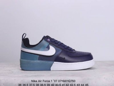 耐克 Nike Air Force 1 ’07 空军一号低帮百搭休闲运动板鞋。柔软、弹性十足的缓震性能和出色的中底设计，横跨复古与现代的外型结合，造就出风靡全球