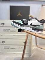 air Jordan Legacy 312 乔丹篮球鞋系列 号称 “最强三合一” 的 Jordan Legacy 312，自然有着杂交结合的设计，它的名字就展现