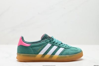 公司级Adidas Originals Gazelle Indoor 三叶草休闲防滑耐磨低帮板鞋 鞋头出色设计 塑就出众贴合感 稳固的后跟贴合足部曲线设计 软弹