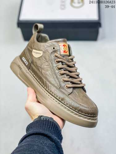 Gucci 古驰顶级进口材料 极为亲肤舒适 摸上去非常的细腻 版型上很正 真皮内里+几何构图案 奢华生动 图案透气不闷热 更为牢固耐穿 色彩更为鲜艳绚丽 完美体