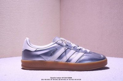 公司级Adidas Originals Gazelle Indoor 三叶草休闲防滑耐磨低帮板鞋 鞋头出色设计 塑就出众贴合感 稳固的后跟贴合足部曲线设计 软弹