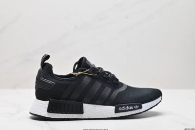 公司级Ad Boost Nmd R1 经典跑鞋系列全新配色 弹力针织鞋面 原装高弹Boost颗粒大底 缓震性能卓越 体质轻盈且抗冲击 整双鞋子的透气性和舒适度完