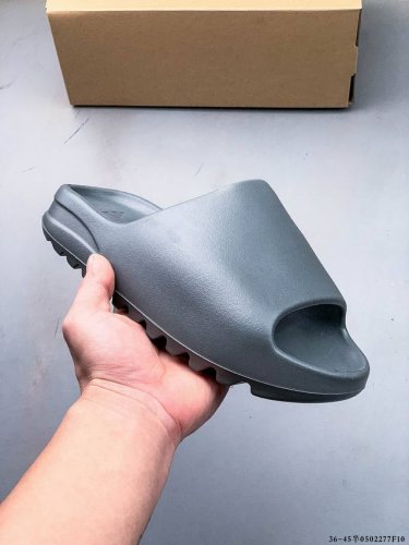 kanye West X Yeezy Slide“Resin”椰子拖鞋 侃爷再度联乘！采用Eva泡棉式一体成形鞋模#配置鞋底凹埳设计亦提供缓震及抓地力！超软舒适