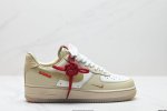 公司级耐克Nike Air Force 1“07空军一号低帮百搭休闲运动板鞋。柔软、弹性十足的缓震性能和出色的中底设计，横跨复古与现代的外型结合，造就出风靡全球