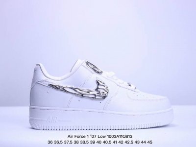 公司级耐克nike Air Force 7 空军一号低帮百搭休闲运动板鞋。柔软、弹性十足的缓震性能和出色的中底设计，横跨复古与现代的外型结合，造就出风靡全球三十