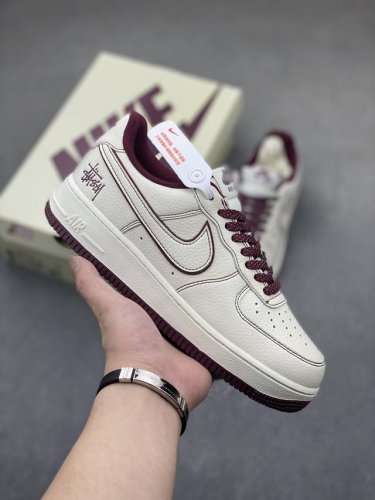 海外限量发售 公司级 Stussyx Nike Air Force 1 Low 斯图西联名 米酒红反光空军一号低帮休闲板鞋 客供高亮3M反光 定制皮料 折边针车