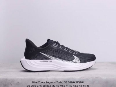 真标耐克nike Zoom Pegasus Turbo 35代涡轮增压马拉松慢跑鞋 Nike 首度结合全掌 Zoomx 加上全长 React 的跑鞋 Zoomx