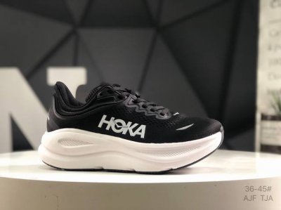 小红书推荐 Hoka W Bondi 9全新配色 这个品牌来自于新西兰的毛利语，Hoka表示大地，One One表示飞越，连起来就是飞越地平线，One One不