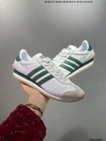 Adidas Originals Country Low Og 复古单品 今年崛起的复古款球鞋基本都围绕在Adidas Samba、Gazelle这些室内训练鞋