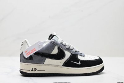 公司级耐克Nike Air Force 1“07空军一号低帮百搭休闲运动板鞋。柔软、弹性十足的缓震性能和出色的中底设计，横跨复古与现代的外型结合，造就出风靡全球