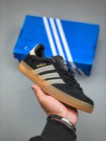 Adidas Originals Gazelle Indoor 黑色三叶草休闲防滑耐磨低帮板鞋鞋头出色设计 塑就出众贴合感稳固的后跟贴合足部曲线设计软弹舒适 不