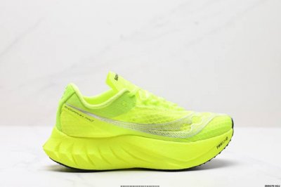 公司级Saucony索康尼 Endorphin pro4系列 男女低帮缓震跑步鞋 索康尼推出的跑鞋是一款外观激进但脚感舒适的跑鞋 采用了全新的中底设计和鞋面工程