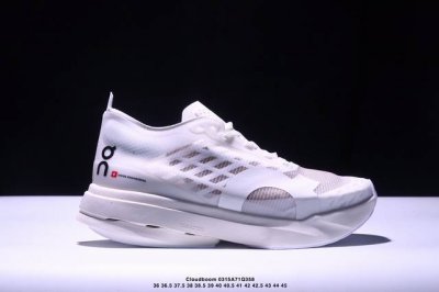 220 公司级真标半码制On昂跑 Cloudboom Strike Prism 舒适百搭防滑耐磨 低帮 马拉松跑步鞋 货号：ЗМЕ30480256 尺码：36