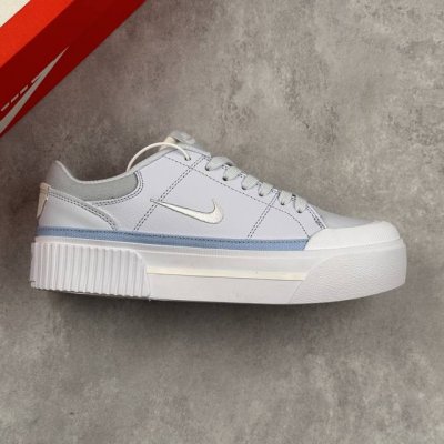 本地 核心私 公司级耐克Wmns Nike Court Legacy Lift学院产物系列系列低帮经典百搭休闲运动板鞋 上部和合成的 Strati 重叠,增加纹