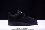 耐克nike Air Force 1 Low 空军一号低帮百搭休闲运动板鞋。柔软、弹性十足的缓震性能和出色的中底设计，横跨复古与现代的外型结合，造就出风靡全球三
