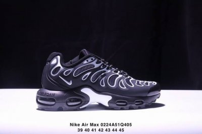 公司级耐克 Nike Air Max Plus是Nike旗下另类鞋款的代表，Tn 它诞生于1996年，是第一款使用Tunedair气垫的跑鞋，其特点就在于实现各