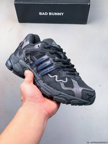 集图 公司级！Adidas Originals Response Cl 复古休闲跑步鞋 鞋身采用大面积的麂皮和网布材质 复古感拉满 中底采用阿迪达斯经典的Adi