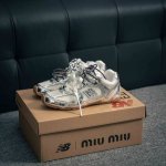 430 核心私 G027代购级别Miumiu&Nb联名款新色上新 美拉德配色德训鞋运动鞋Miumiu&Nb530最新款新色上新！特别Piu亮的银色渡边设计！经典