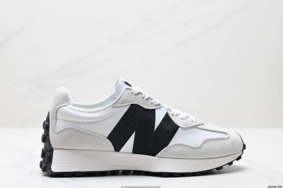 公司级New Balance Ms327 复古休闲运动慢跑鞋 以更纯粹的复古风格设计打造的全新造型 侧身还以解构设计 将 N 字标志以做旧压花样式呈现 官方货号